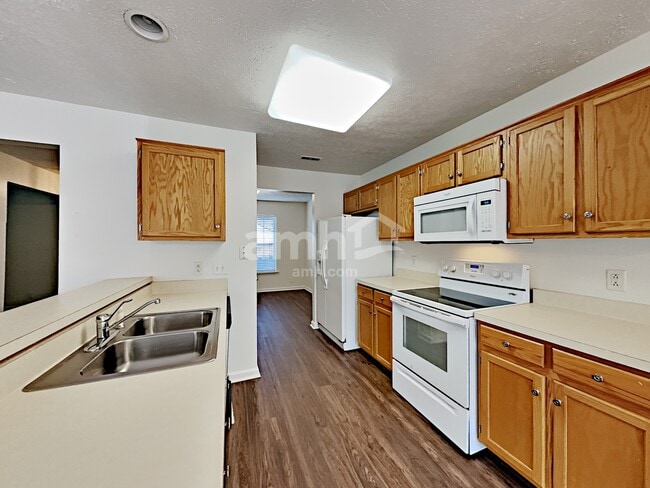 Building Photo - 800 Cainbrook Ct