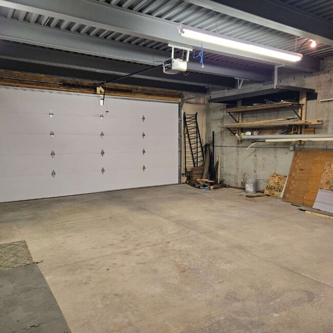 Building Photo - Flathead Lake- 2 bed, 1 bath, 2 car garage