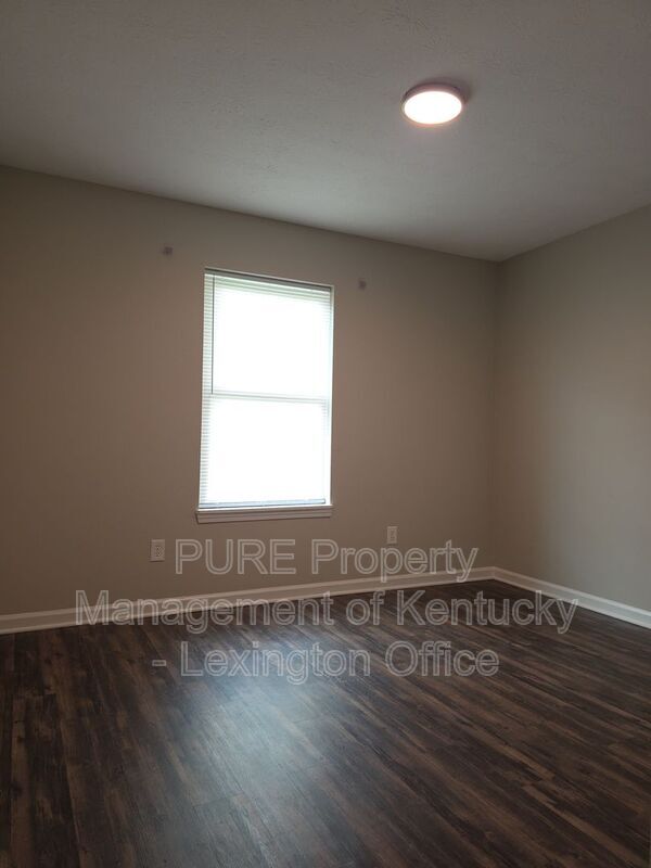 Building Photo - 3793 Camelot Dr