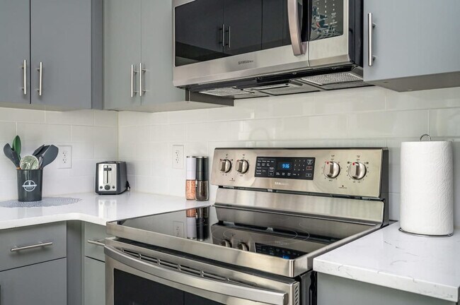 Building Photo - 542 Boulevard NE