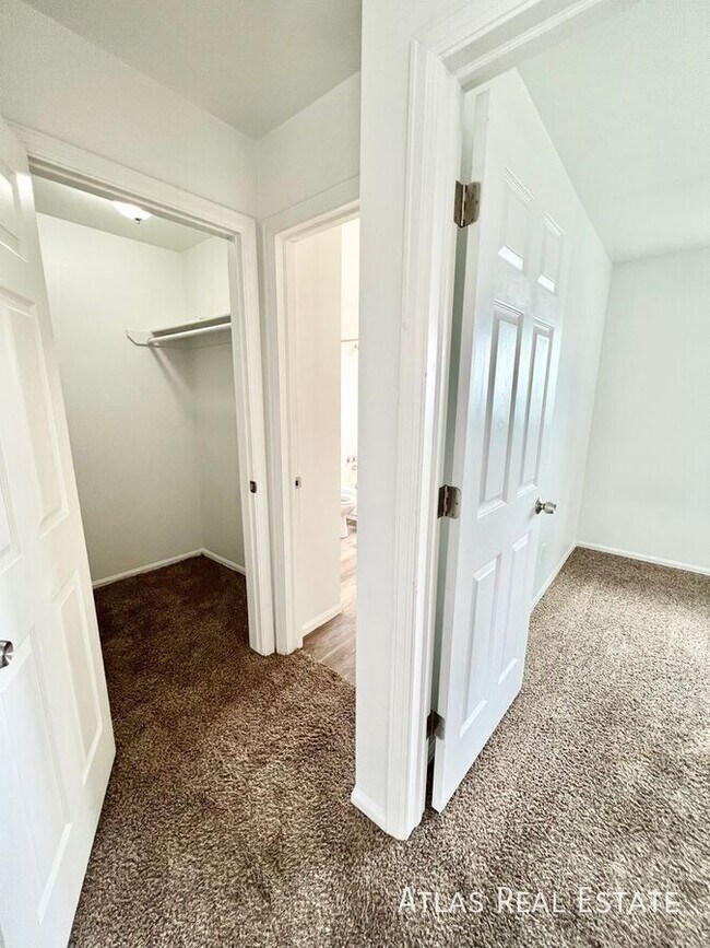 Building Photo - 934 W Moreno Ave