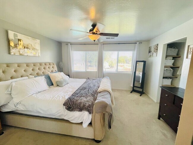 Building Photo - 5 Br 3.5 Ba with pool available soon