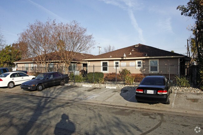 Primary Photo - Santiago Apartments