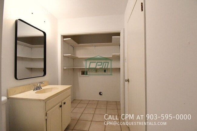 Building Photo - 201 Parklane-