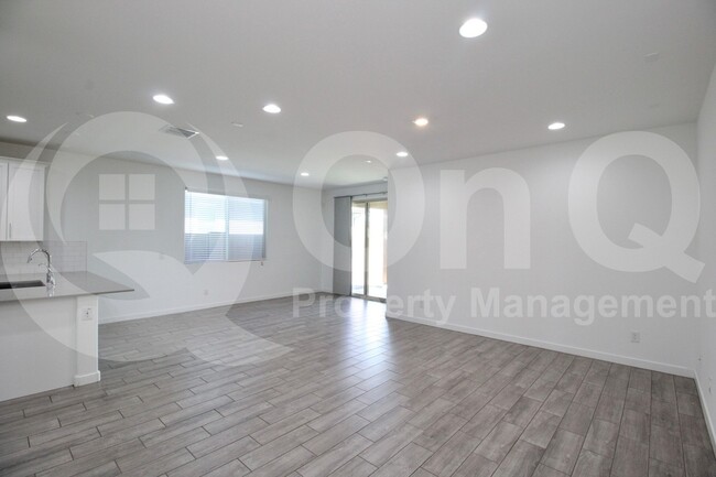 Building Photo - 8923 W Solano Dr