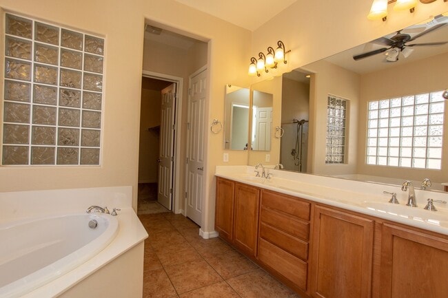 Building Photo - 5610 W Desperado Way