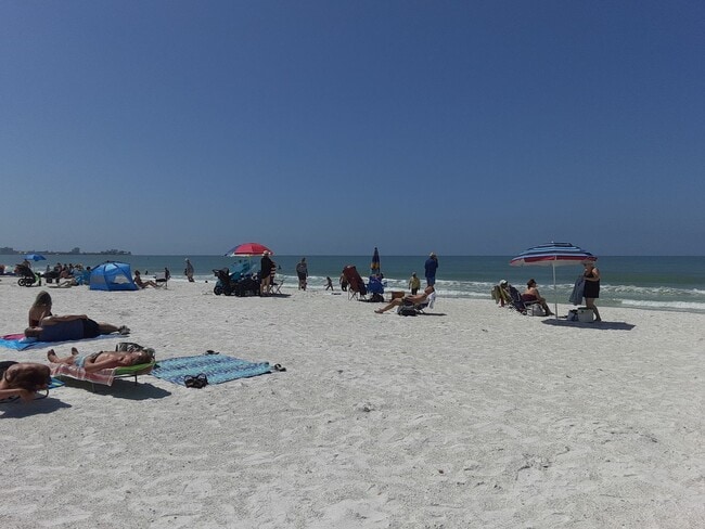 Building Photo - Seasonal/short term ONLY  Nicely renovated 2/2 condo across the street from LIDO BEACH!