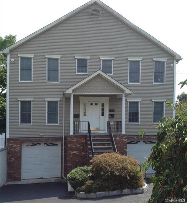 Building Photo - 131 Maple Ave