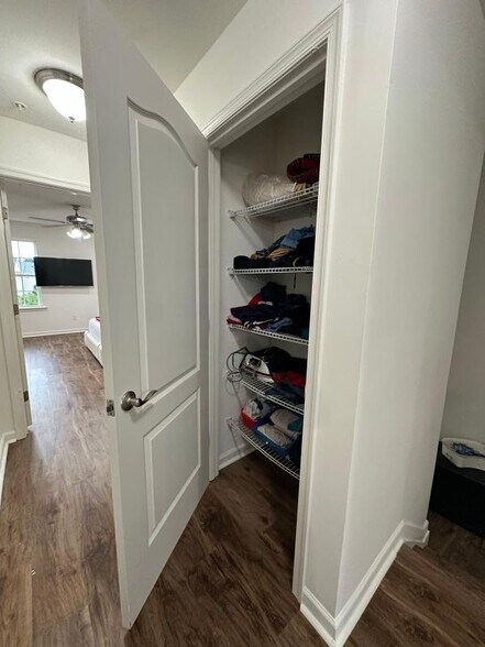 Building Photo - 7968 Quidditch Ln