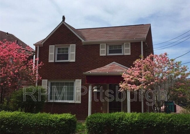 Building Photo - 2108 Lucina Ave