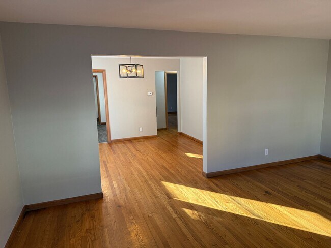 Building Photo - Gardiner Ave S. 223-225