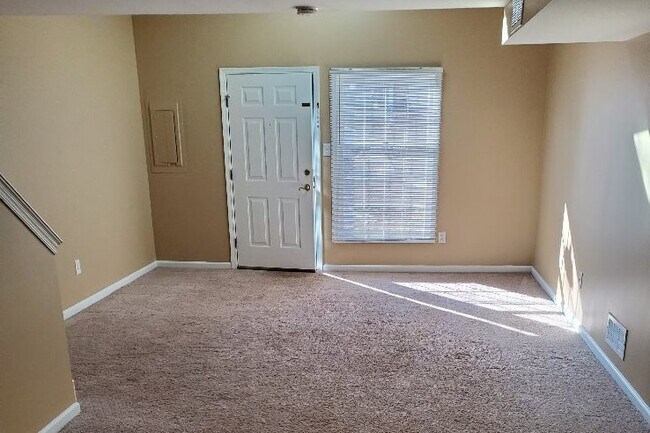 Building Photo - 35 E 6th St