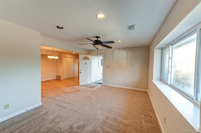 Building Photo - 213 Storm Dr