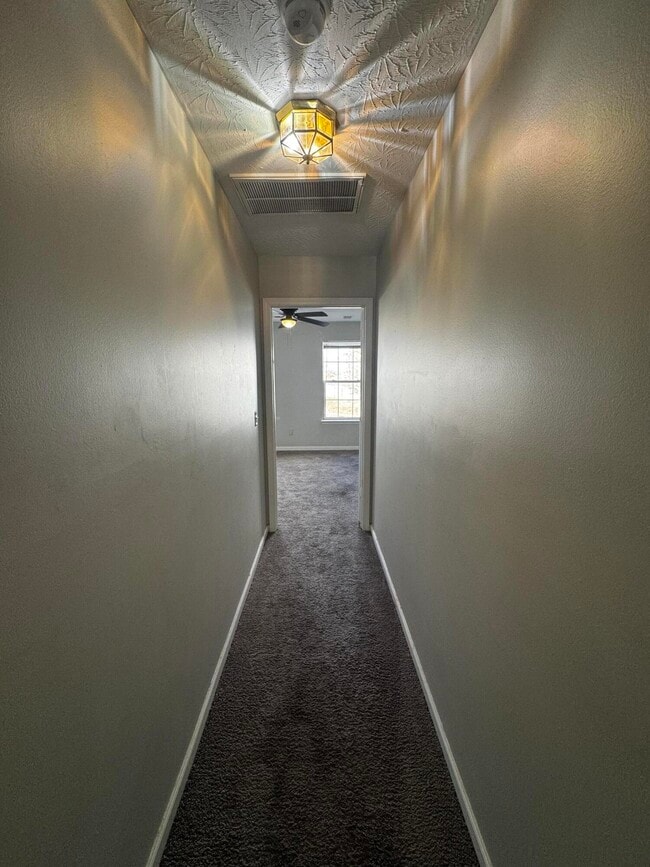 Building Photo - 230 Mousas Way