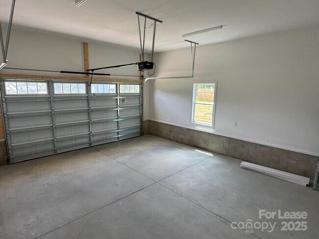 Building Photo - 8086 Blackwood Rd