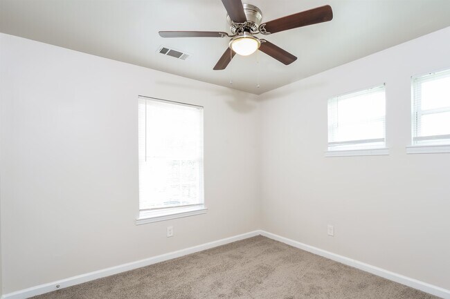 Building Photo - 6923 Parkbrook Ln