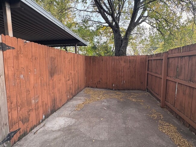 Building Photo - Adorable 2-2 in Arlington