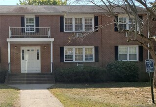 Building Photo - 7 Grandview Dr