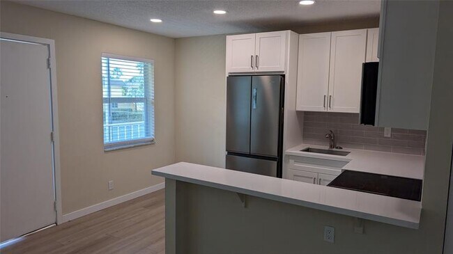 Building Photo - 5168 NE 6th Ave