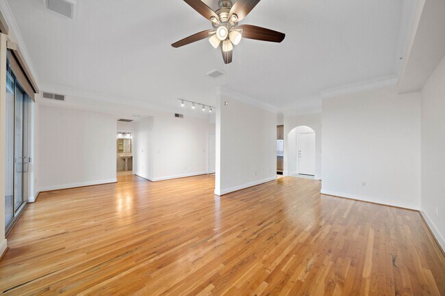 Building Photo - 3333 Allen Pkwy