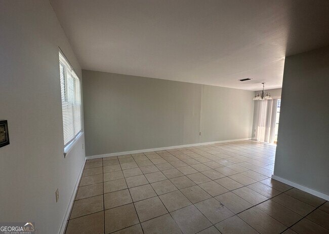 Building Photo - 520 Chateau Cir