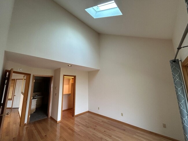 Building Photo - 2 Bedroom with Loft on Private Golf Course, Amazing Views!