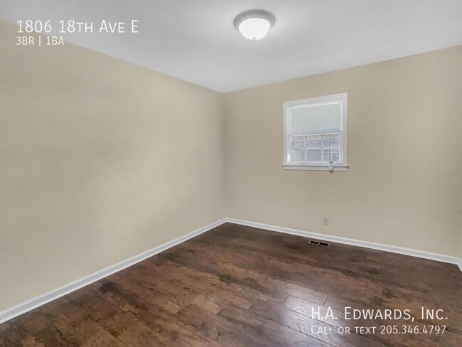 Building Photo - 1806 18th E Ave