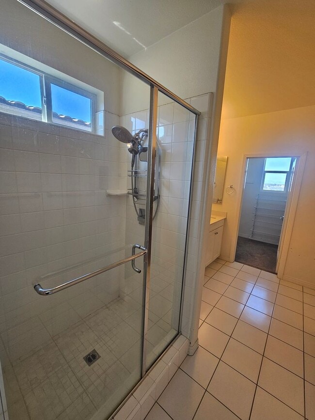 Building Photo - Gorgeous Stand Alone Town Home / Rolling Hills Golf Club is your Back Yard