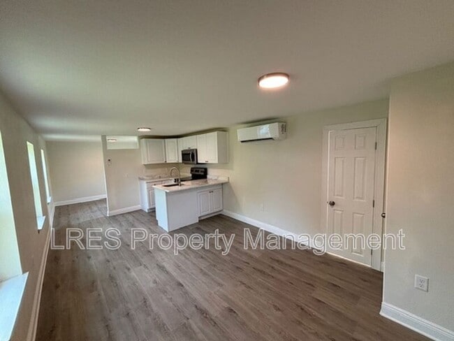 Building Photo - 710 1/2 Cypress Ave