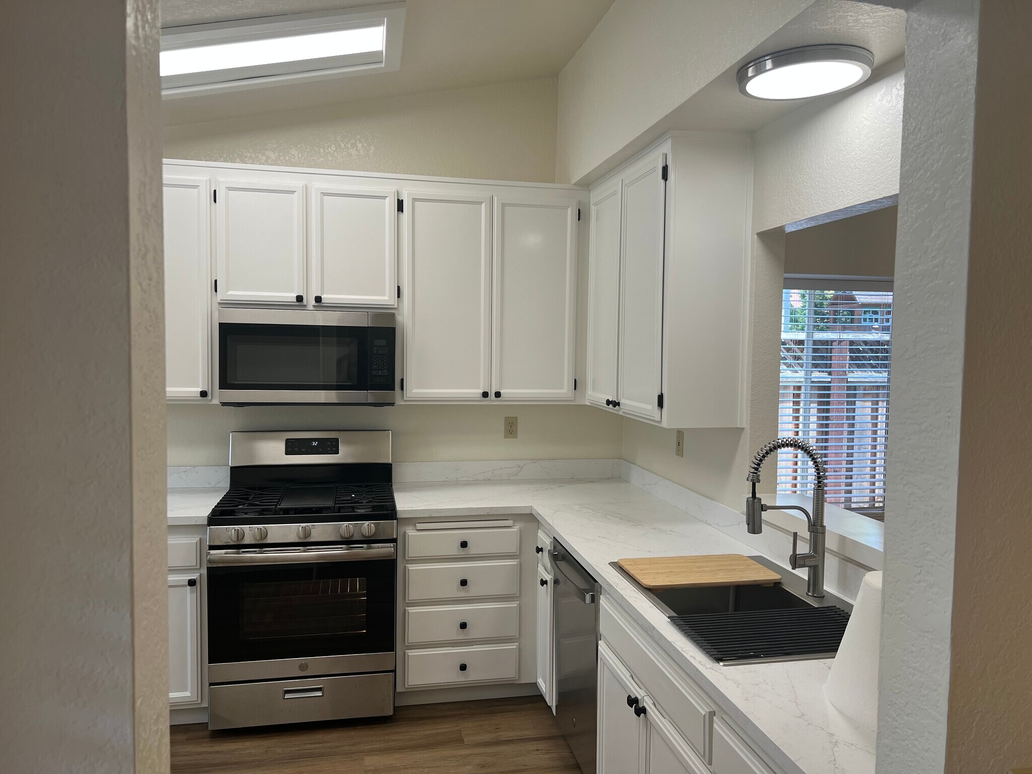Building Photo - 206 Cayetano Dr
