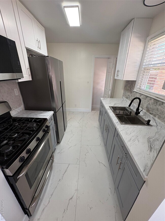 Building Photo - 13 Parkview Pl