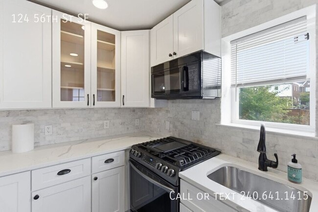 Building Photo - 124 56th St SE