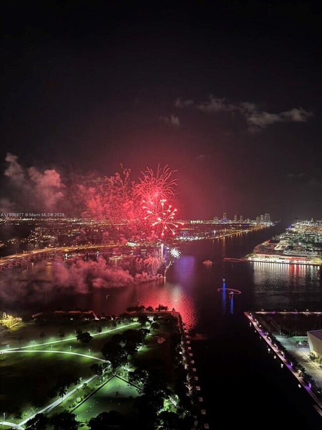 Building Photo - 900 Biscayne Blvd