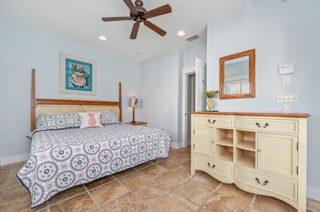 Building Photo - 87 Barracuda St