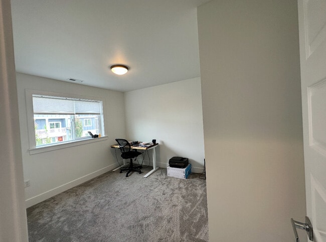 Building Photo - 22939 SE Cherry St