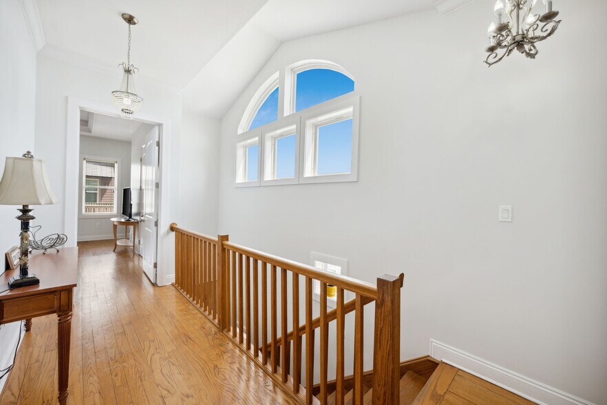 Building Photo - 6226 Thomas Dr