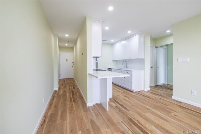 Building Photo - 360 Shore Rd