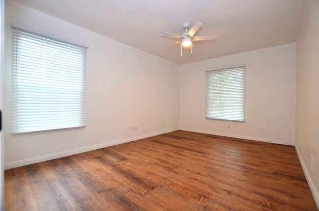 Building Photo - 4Bedroom 3.5 Bathrooms single family home