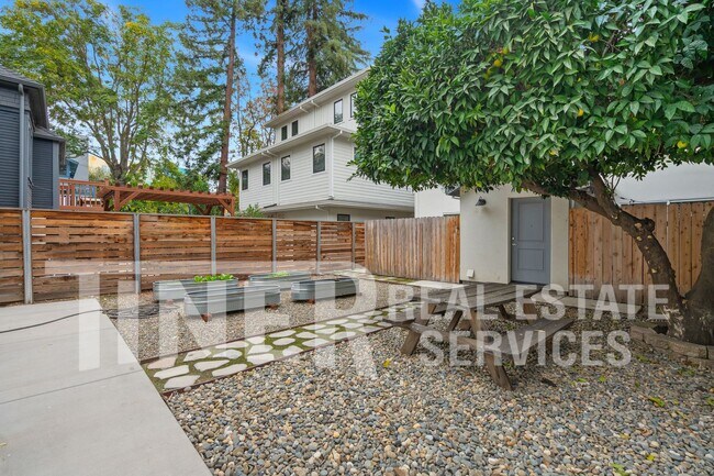 Building Photo - 1510 E Street-