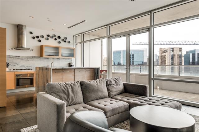 Building Photo - 2430 Victory Park Ln