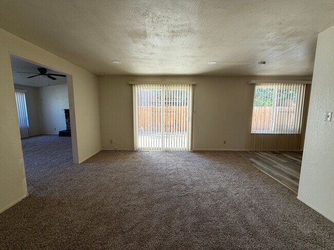 Building Photo - Adorable single story home in Sparks