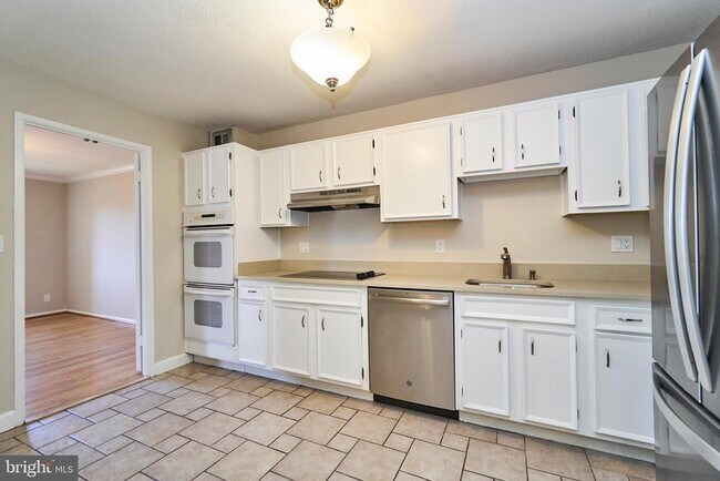 Building Photo - 8360 Greensboro Dr