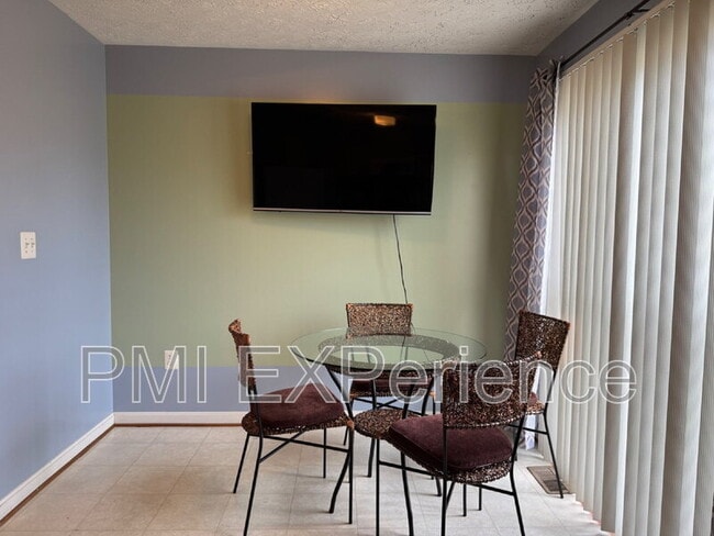 Building Photo - 5861 E Boniwood Turn