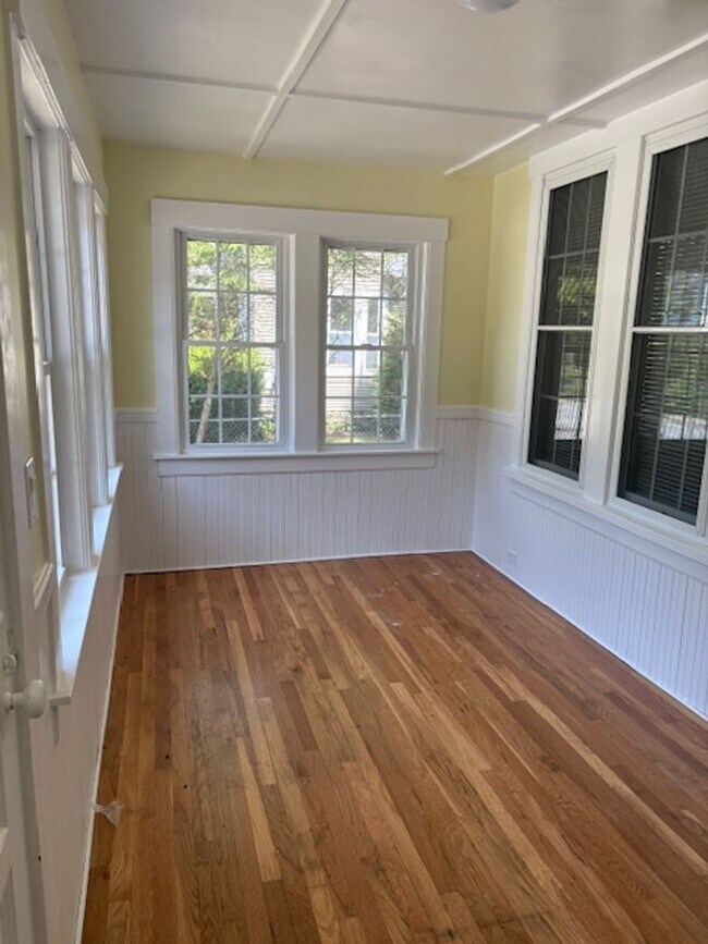 Building Photo - 8-8 Forest St