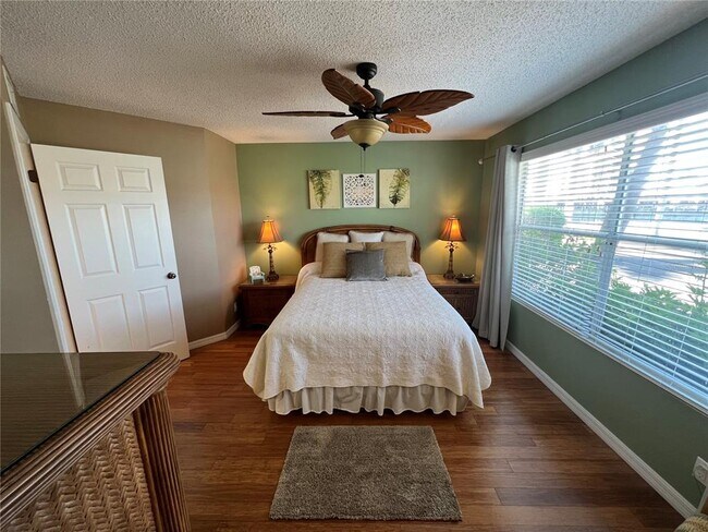 Building Photo - 6100 Bahia Del Mar Cir