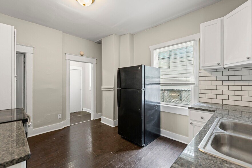 Building Photo - 336 N Hardesty Ave
