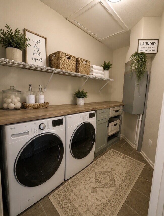 Building Photo - Luxurious 3-Bedroom Condo in Panama City, FL with Spacious Layout and Modern Amenities!