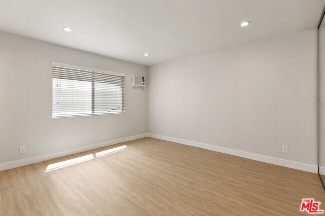 Building Photo - 3314 Mentone Ave