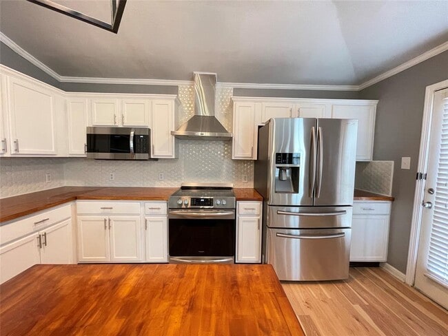 Building Photo - 600 Lakemont Dr