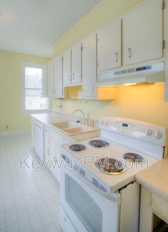 Building Photo - 250 Ellis St